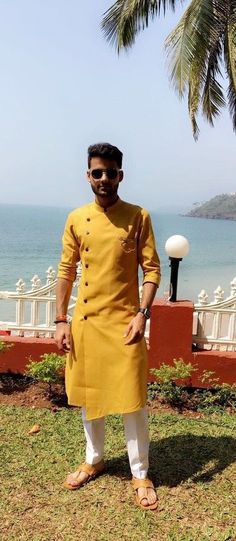 Haldi Ceremony Outfit, Mens Indian Wear, Design Kurta, Kurta Pajama Men, Haldi Outfits