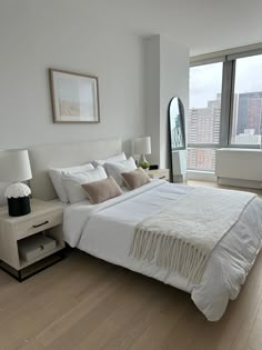 Neutral bedroom Whimsigothic Bedroom, Minimal Bedroom Design, Neutral Bedroom Ideas, Bedroom Minimal, Bedroom Neutral, Color Bedroom, Bedroom Dark, Neutral Bedroom Decor, Minimal Bedroom