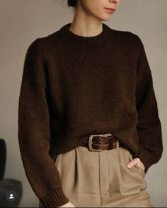 Warm November Outfits, T Shirt And Sweater Outfits, Dark Brown Knit Sweater Outfit, Chic Sweater Outfit, Deep Brown Outfit, Dark Academia Knitting, Chocolate Brown Trousers Outfit, Dark Olive Green Outfit, Brown Knit Outfit