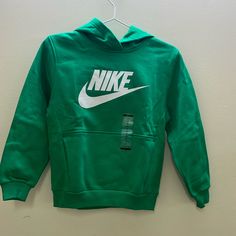 Nike Sportswear Clup Fleece Kids Size M Green Nwt Green Hooded Sweats For Spring, Nike Green Athleisure Hoodie, Green Logo Print Sweatshirt For Spring, Green Fleece Athleisure Hoodie, Casual Activewear With Logo Print For Winter, Green Fleece Hoodie In Athleisure Style, Casual Winter Activewear With Logo Print, Winter Green Athleisure Activewear, Cozy Fit Fleece Sportswear Tops