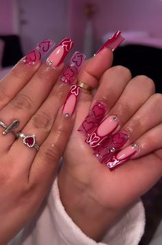 Rose Inspired Nails, Bratz Inspired Nails, Bratz Nails Design, Red And Pink Nails Ideas, Cute Baddie Nails, Flower Acrylic Nails, Bratz Nails, Vday Nails, Hippie Nails