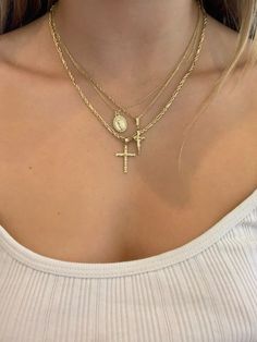 Gold Coin Jewelry, Aesthetic Accessories, Cross Necklaces, Pretty Jewelry Necklaces, Jewelry Aesthetic, Necklace Layering, Jewelry Fashion Trends