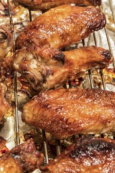 chicken wings are cooking on the grill