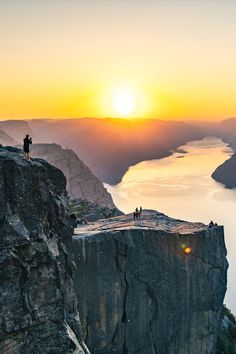 Hikers looking at the sunrise from the Pulpit Rock plateau above the Lysefjord in Stavanger Easy Jet, Cheap Flight, Cheap Flight Tickets, Flight Tickets, Nature Scenery, Fairy Queen, Phuket, Solo Travel