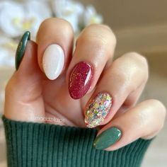 Holiday Dip Powder Nail Ideas, Christmas Nails Different Colors, Christmas Dip Manicure Ideas, Revel Nail Dip Powder Ideas Christmas, Christmas Nails Multi Color, Dipped Nails Christmas, Dip Powder Nails Christmas 2023, Christmas Multicolor Nails, Christmas Powder Dip Nails