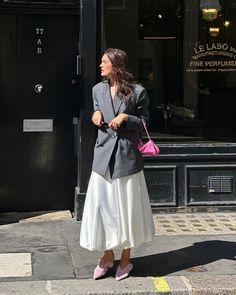 The Puffball Skirt Is Fashion's Newest Favourite | Who What Wear UK White Balloon Skirt Outfit, Parisian Street Style, White Skirt Outfits, Parisian Street, Medium Tv Show, Balloon Skirt, White Maxi Skirts, Classic Skirts, Skirt Trends