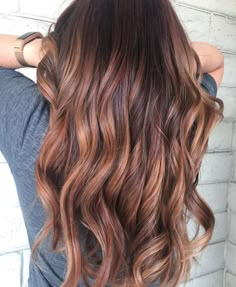 Red Highlights In Brown Hair, Caramel Hair Highlights, Brown Ombre Hair Color, Trendy We Fryzurach, Color Melt Blonde, Hair Change, Brown Ombre Hair, Ombre Hair Blonde