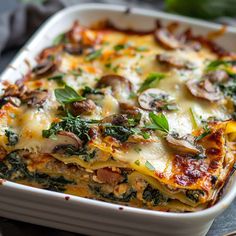 Mushroom And Spinach Lasagna, Sunday Family Dinner, Bird Suet, Lasagne Recipes, Lasagna Noodles, Chicken Mushroom, Chicken Lasagna, Hearty Chicken, Sept 1