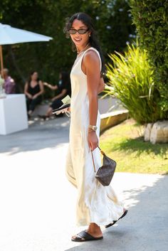 Laura Harrier, Slip Dress Outfit, Celebrity Inspired Dresses, Camila Morrone, White Slip Dress, Satin Slip Dress, Complete Outfits, Summer Looks, Spring Summer Fashion