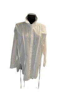 Women's shirt for multiple occasions. 100% cotton. Color white. Sizes M, L. Discover the elegance and creative elements of our exquisite women's blouse - a timeless fashion piece that perfectly combines style and comfort. Made from high-quality, breathable cotton. The blouse offers a luxurious feel that lasts all day long. The classic collar gives the shirt a sophisticated touch, while the carefully placed buttons create a chic and feminine look. Whether in the office or in your free time - this Modern White Cotton Dress Shirt, Chic White Blouse For Business, Chic White Long Sleeve Dress Shirt, Modern White Long Sleeve Dress Shirt, Modern Office Shirt For Spring, White Office Shirt For Spring, White Office Lady Tops For Work, White Office Blouse For Fall, White Fall Blouse For Office Wear