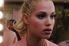 Elizabeth Berkley, Makeup And Hair, Festival Looks, Night Looks, Aesthetic Makeup, Makeup Art, Makeup Inspo, Maquillaje De Ojos