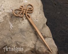 Hair Stick Dragonfly Knot by ArtisIgnis DoubleSided by ArtisIgnis Wood Whittling, Spoon Design, Love Spoons, Jewelry Wood, Wood Working Gifts, Art Carved, Gift For Her Birthday