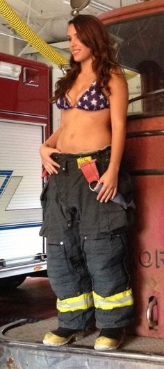 Woman Firefighter, Women Firefighters, Kim Possible Cosplay, Girl Firefighter, Girls In Uniform, Female Firefighter, Scorpio Woman, Military Girl, Female Soldier