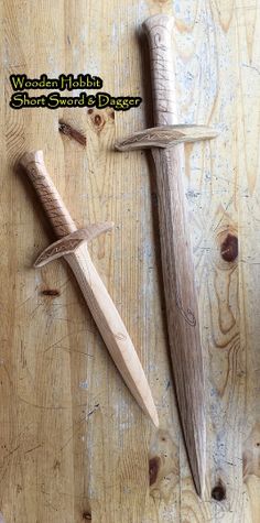 Toy Wooden Sword and Dagger from The Lord of the Rings Cool Stuff To Make Out Of Wood, Stuff Made Out Of Wood, Wood Working Workshop, Wooden Swords Diy How To Make, Wood Swords Diy, Beginner Carving Projects, Wooden Swords Diy, Crafts With Wood, Viking Tools