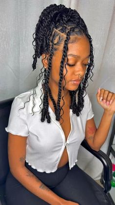 How to invisible locs, the type of hair that’s used, maintenance tips & 70 invisible locs hairstyles for protective styling. Loc Black Women Hairstyles, Medium Length Invisible Locs, Half Up Half Down Hair Loc Styles, Fancy Locs Hairstyles, College Hair Styles, How To Style Invisible Locs, Invisible Locks Hairstyle, 2 Stand Twist Locs, Invisible Locs With Curls