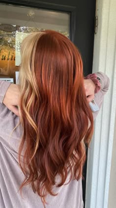 Red Head Color Hair, Copper Red Hair With Blonde Front Pieces, Natural Ginger Hair Dye Ideas, Auburn Hair With Blonde Front Pieces, Rusty Red Hair Color, Red Hair Smudge Root, Auburn Hair With Blonde Underneath, Copper Hair Blonde Streak, Blonde Halo Hair Color With Red