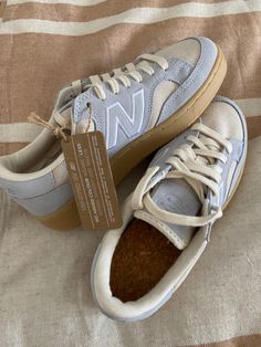 New Balance Pro Court Grey, Fall Nature Outfit, Retro Shoes Women, Shoe Inspo 2023, Sneakers Fashion New Balance, Shoes Inspo 2023, All New Balance Shoes, Fall Wishlist 2023, Shoes To Buy In 2023