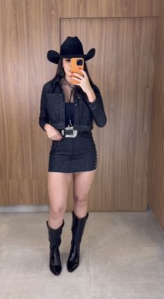 Outfit Vaquera, Outfits Fiestas, Outfit Vaquero, Country Ideas, Story Insta, Fiesta Outfit, Jean Jacket Outfits