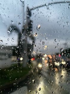 rain drops on the windshield of a car