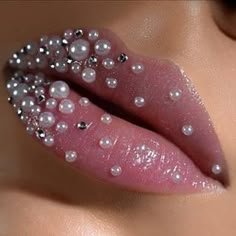 Lip Art Makeup, Rhinestone Makeup, Lips Art, Lipstick Art, Creative Eye Makeup, Creative Makeup Looks, Lip Designs, Art Makeup, Lip Service