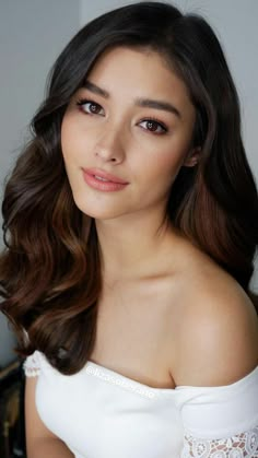 a gorgeous pink makeup with pink eyeshadows, extended eyelashes, a pink glowy lip and statement eyebrows is what you need to try Rosa Make-up, Makeup Asia, Asian Wedding Makeup, Asian Skin Tone, Asian Bridal Makeup, Liza Soberano, Bridal Makeup Natural, Long Dark Hair