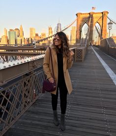 Todo lo de abajo negro y jacket de otro color. Louisiana Fashion, Winter New York, Outfits New York, New York Outfit, Ny Outfits, Fall Coats, Nyc Outfits, New York Outfits