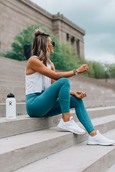 Workout Outfits For Women, Poses Art, Moda Academia, Fall Fitness, Workout Sneakers, Outfit Gym, At Home Workout, Estilo Fitness, Yoga Outfits