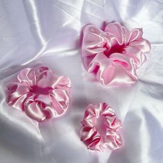 3 New Pink Satin Scrunchies Hair Tie Xlarge, Large, Small Set. Shipping (1 Business Day) Introducing A Set Of Three Beautiful Handmade Scrunchies In A Lovely Shade Of Pink. These Hair Ties Are Perfect For Any Casual Occasion And Come In Three Sizes - Extra Large, Large, And Small - To Suit All Hair Types. The Pleated Accents Add A Touch Of Elegance To These Scrunchies, Making Them A Great Addition To Any Hair Accessory Collection. Made From 100% Polyester, These Scrunchies Are Durable And Long-L Scrunchies Making, Rose Gold Hair Clip, Snow White Poison Apple, Cute Hair Colors, Goth Hair, Gold Hair Clips, Satin Scrunchies, Scrunchies Hair, Spa Headband