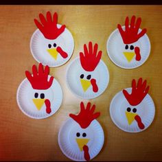 paper plates with chicken faces on them are arranged in the shape of handprints