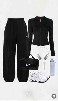 #outfits #outfitideas Sport Gym Outfit, Gym Outfit Cute, Gym Inspo Outfits, Cute Everyday Outfits College, College Outfits For Winter, Cute Everyday Outfits For School Casual, Casual School Outfits Aesthetic, Black Comfy Outfits, Outfits For Winter School