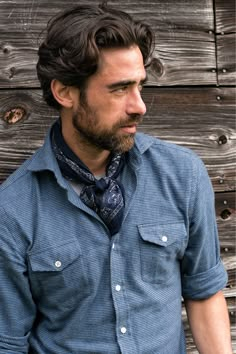 Mens Scarf Fashion, Denim Bandana, Bandanas Men, Mens Scarf, Bandana Style, Bandana Styles, Denim Shirt Men, Vintage Mens Fashion, Mens Fashion Casual Outfits