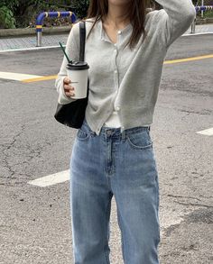 Hk Outfit Ideas, Korean Cardigan Style, Casual Korean Outfits, Cophengan Style, Simple Korean Outfits, Grey Cardigan Outfit Korean, Korean Casual Outfits Cardigans, Cardigan Outfit Aesthetic Korean, Casual Outfit Jeans