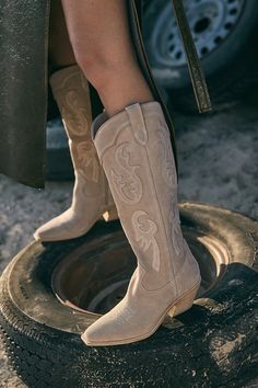 Talavera Wedding, Tecovas Boots, Desert Cowgirl, Tall Western Boot, Chunky Heeled Boots, Beige Heels, Suede Fashion, Tall Boot, Western Boot