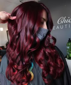 Pelo Color Borgoña, Pelo Color Vino, Wine Hair Color, Maroon Hair, Wine Hair, Fall Hair Color Trends, Hair Color Burgundy, Dark Red Hair, Burgundy Hair