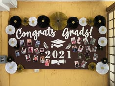 the graduation sign is decorated with pictures and fan decorations, along with paper fans that read congrats grads