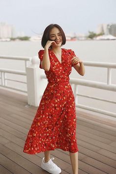 Casual Dress With Sneakers, Korean Trends, Ootd Korean, Western Wear Outfits, Trendy Dress Outfits, Elegante Casual, Classy Dress Outfits, Vestidos Vintage, Fashion Attire