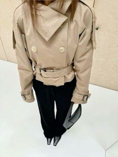 Cropped Trench Coat Outfit, Outfits For College, Outfits Skirt, Cropped Trench Coat, Rich Aesthetic, Suits Casual, Cute Work Outfits, London Outfit, Corporate Outfits