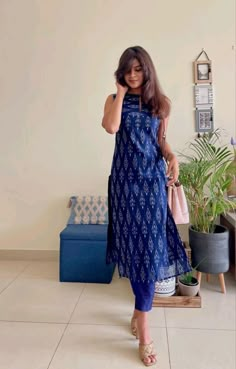 Cotton Blue Kurti Designs, Kurti Trendy Designs, Blue Kurta Designs Women, Trendy Chudidar Designs Cotton, Women's Kurta Designs Style, Salwar For College, Cute Kurta Designs, Simple Kurtas Woman, Ikkat Salwar Suit Designs