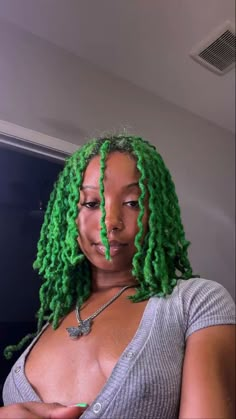 Green Locs Black Women, Green Natural Hair, Green Hair Short, Green Locs, Locs Long, Female Dreads, Green Hair Color, Green Dreads