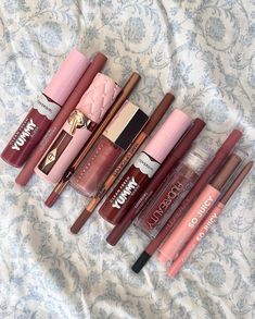 Covergirl Yummy Gloss, Lip Liner Tutorial, Yummy Gloss, Pillow Talk Medium, Iconic Makeup, Essential Makeup Brushes, Lip Combos, Hacker Aesthetic