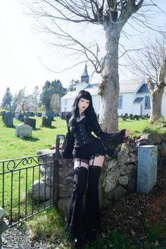 Birthday Outfit Alternative, Alt Witch Outfits, Goth Girly Outfits, Black Goth Fashion, Goth Feminine Outfits, Dark Feminine Outfits Aesthetic, Goth Picnic Outfit, Beginner Goth Outfits