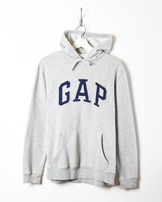 Label size Medium Recommended size Small How it fits Regular Pit to pit 21″ Shoulder to bottom 27″ Flaws Photos show marks if any Material Cotton Era 00s Colour Stone Skater Brands, Gap Sweatshirt, Gap Hoodie, Tracksuit Tops, Vintage Clothing Online, Gap Sweater, Sweater Grey, Pinterest Outfits, Gap Kids