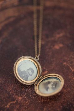 Victorian Locket Necklace As A Gift, Victorian Locket Necklace With Vintage Charm For Anniversary, Victorian Metal Locket Necklace Gift, Victorian Brass Locket Necklace For Keepsake, Grandma Aesthetic, Victorian Gold Cameo Locket Necklace, Light Academia, Naha