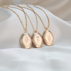 "If you choose the \"Picture\" option, we'll put the image on the locket.  Use the \"contact shop owner\" button to send us the picture, or you can email it to hoiaucraft@outlook.com. (We can put up two pictures) HOW TO ORDER? All three sides can be customized.  Specify which side, Chain Type you prefer.  (We can put up two pictures) For example: Side 1: Engraving, Flower: Rose Side 2: Engraving, \"Love mom\" (50 Characters limit) (Accept your handwriting) Side 3: Picture Box chain The default chain length is 18 inches.  If you require a different chain length, please leave a note in the personalized box during checkout. ♥ D E T A I L S ♥ ---Locket Size: 35mm * 25mm ---Come with Individual Gift Box. READY TO GIFT. ---All items are handmade with love, Custom items do take a little extra tim Anniversary Present Ideas, Christmas Dinner Decor, Bouquet Locket, Unique Locket, Gifts Wishlist, Aesthetic Objects, Engraved Locket, Gold Jewelry Designs, Rear View Mirror Accessories