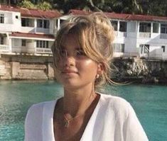 French Beach Style, French Beach, Pins Fashion, Isabella Rossellini, Golden Blonde Hair, Fashion Goals, Hair Affair, Michelle Williams