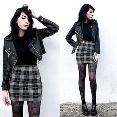 598 seguidores, 304 seguindo, 233 publicações - Veja as fotos e vídeos do Instagram de F e r n a n d a M a r a (@marazac_) Punk Chic, Dark Fashion, Goth Fashion, Grunge Fashion, Grunge Outfits