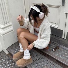 Trendy White One-size Cardigan, White One-size Trendy Cardigan, Uggs Outfits, Outfit With Uggs, Cute Thanksgiving Outfits, Thoughtful Gifts For Her, Italy Outfits, Lazy Outfits