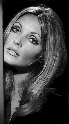 60s makeup, black & white, (eye make up in particular) Sharon Tate Makeup, Look Disco, Party Make-up, Nancy Sinatra