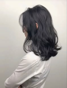 Asian Wavy Hairstyles, Asian Perm Women Short Hair, Korean Perm Mid Length, Black Hair Mid Length Layers, Korean Perm Medium Length, Korean Perm Women Short Hair, Korean Perm Short Hair Mid Length, Asian Hair Perm Medium Lengths, Shoulder Length Hair Perm