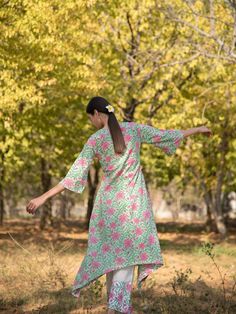 Green gardenia kurta set - Trendroots Spring Printed Tunic Sets, Spring Tunic Sets With Printed Motifs, Floral Print Tunic Set For Summer, Floral Print Summer Tunic Set, Summer Floral Print Tunic Set, Spring Floral Print Straight Kurta Sets, Summer V-neck Kurta With Printed Motifs, Spring Cotton Printed Sets, Green Summer Sets With Printed Motifs